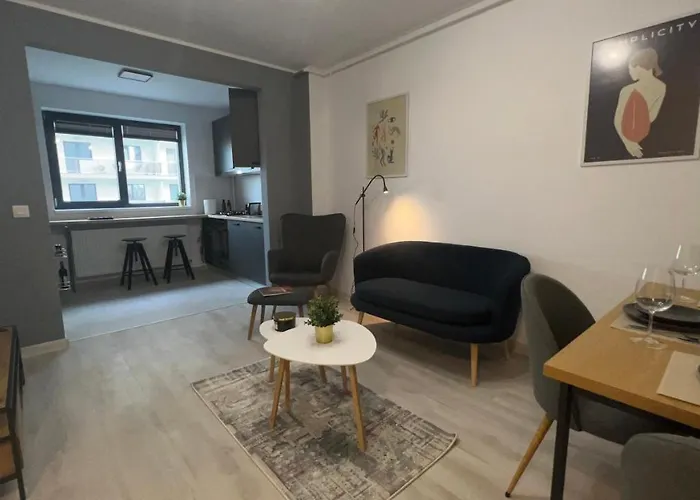 Hills Nomad * Bucureşti